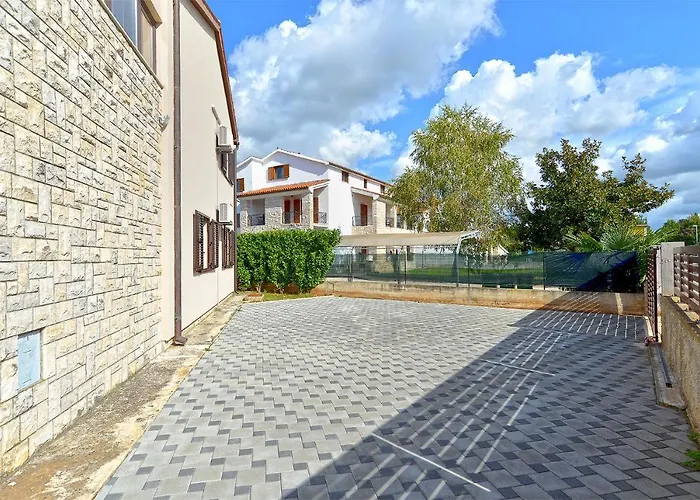 아파트 Valbandon 38 *