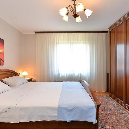 Apartment Valbandon 38