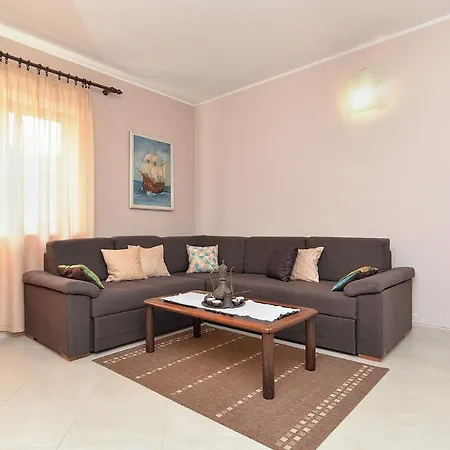 Apartment Valbandon 38 *