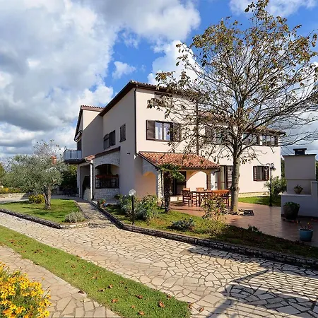 Apartment Valbandon 38 *